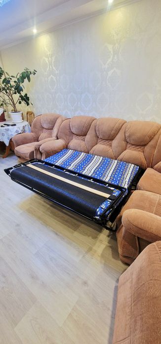Продаётся угловой диван с креслом