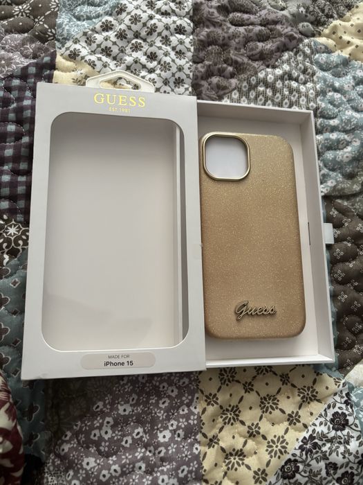 Husa guess iphone 15 gold