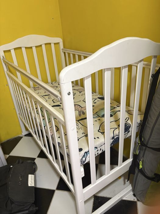 Детская кроватка белая