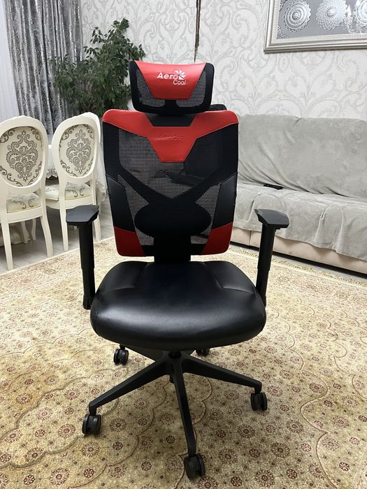 Игровое компьютерное кресло