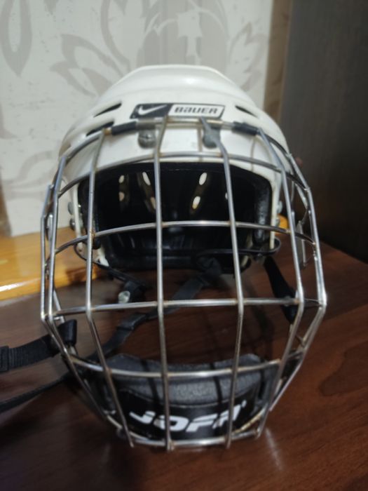 Хоккейный шлем Bauer 
Размер L, от 52 до 61