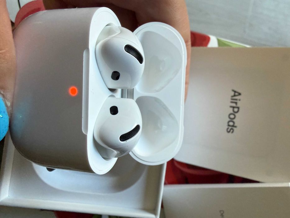 Слушалки AirPods 4