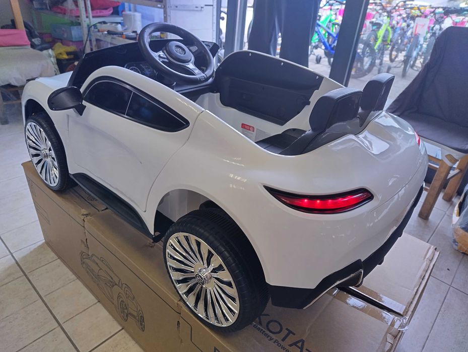 PORSCH Акумулаторна кола DAKOTA бял