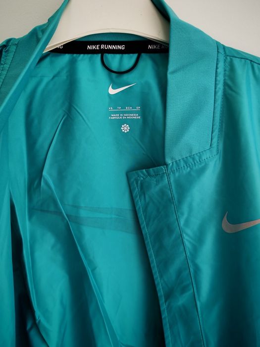 Дамско яке Nike Swoosh Run Jacket