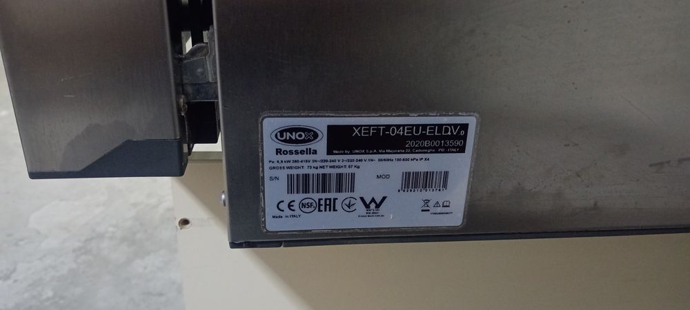 Продаю конвекционную печь Unox