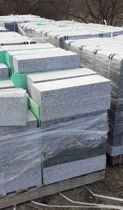 Цепени и рязани гранитни бордюри