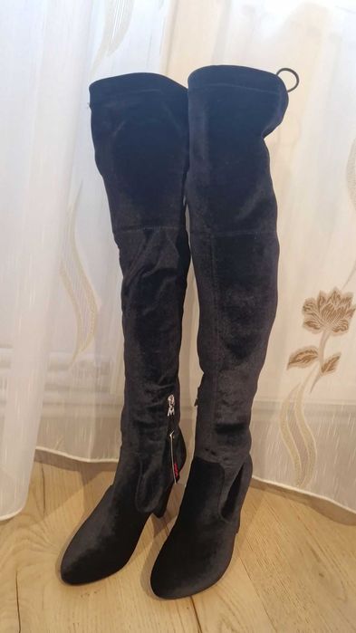 Vând cizme din catifea /pantofi cu toc