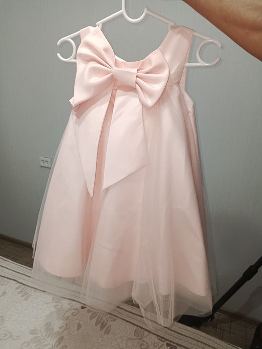 Новое платья с этикеткой