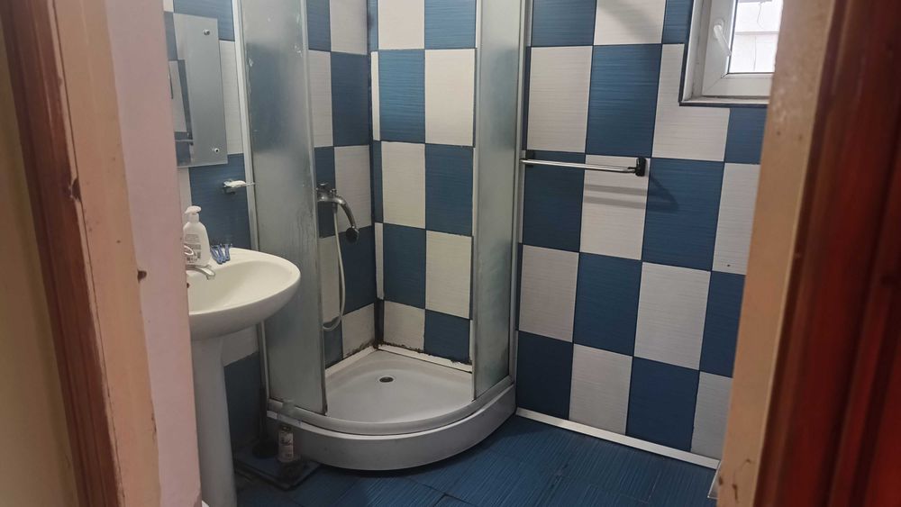Apartament 3 camere decomandat etaj 2 langa Scoala nr 2 din Moinesti