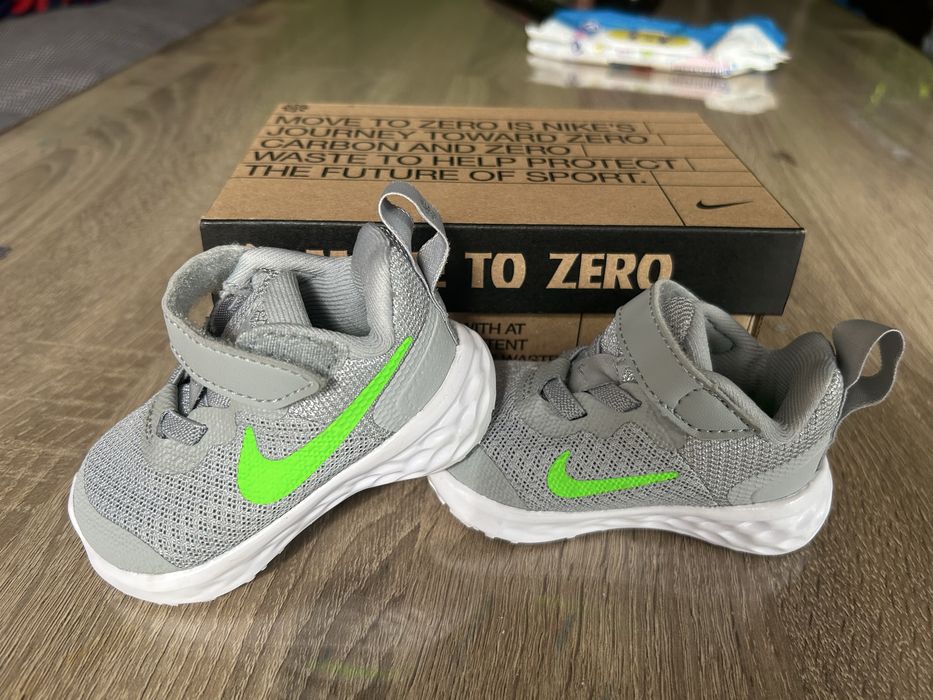 Маратонки Nike номер 17