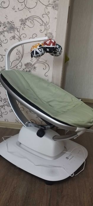 Электронное кресло качалка 4moms