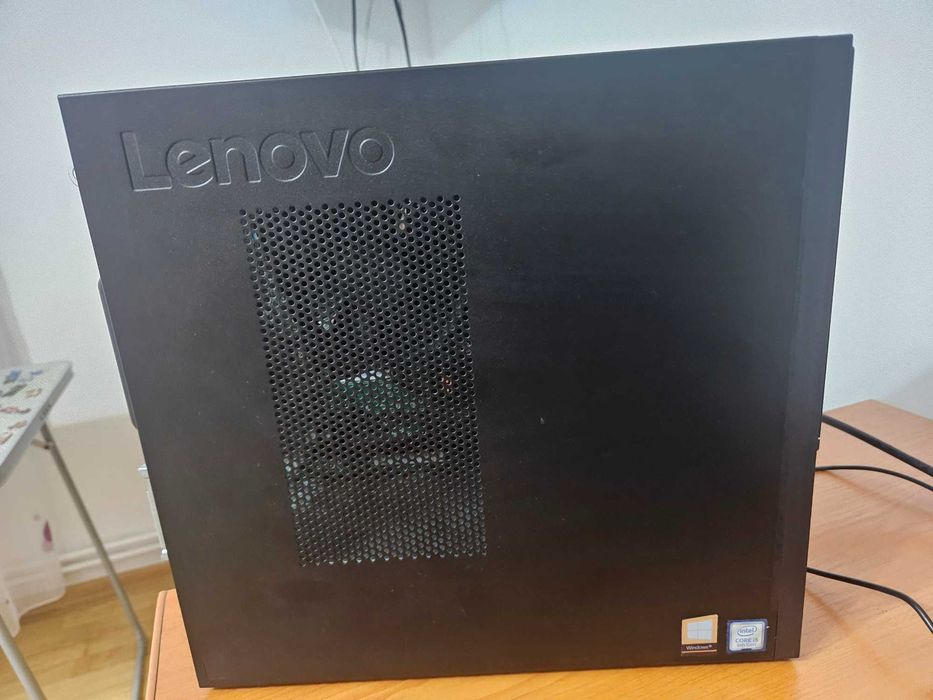 Unitate Desktop Lenovo Tower Windows 11 Pro licentiat