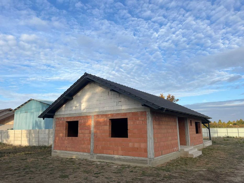 Casa noua in rosu de vanzare in Sannicolau Mare