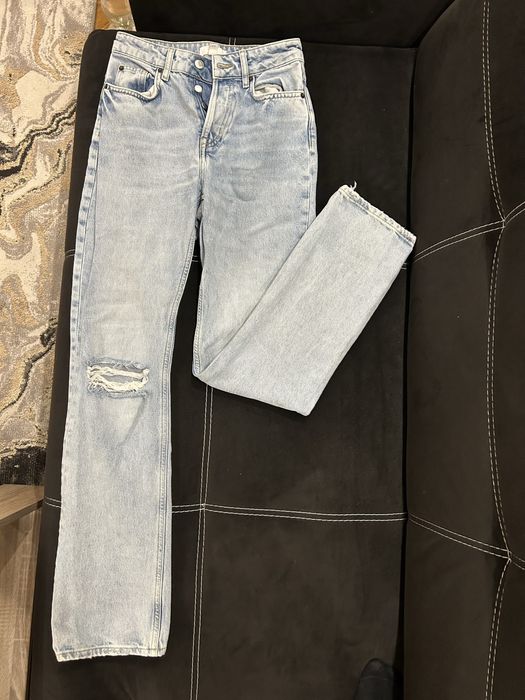 Дамски дънки H&M.