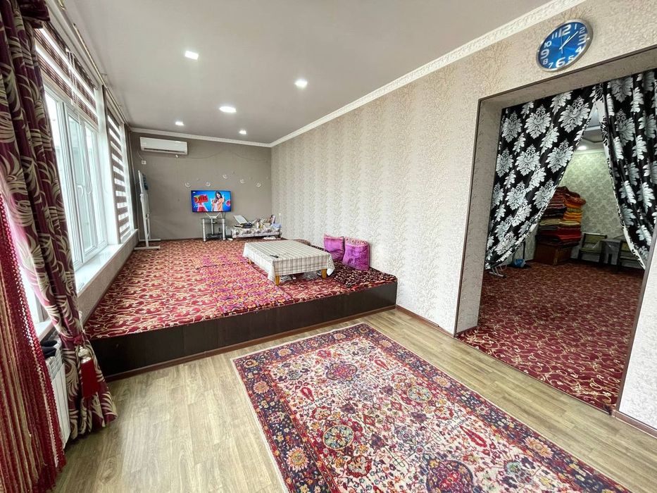 Ҳовлили уй сотилади