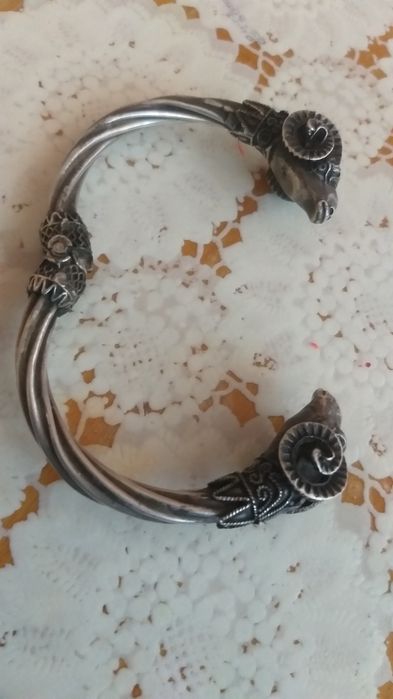 Vand brățara din argint