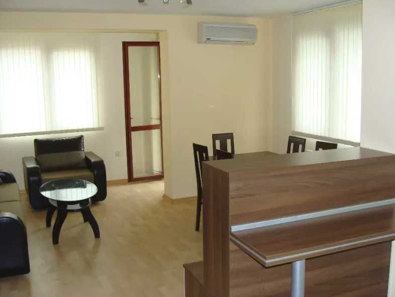 Дава се под наем Тристаен апартамент в Бургас, Лазур - 85 кв.м за 275 € - Снимка #1