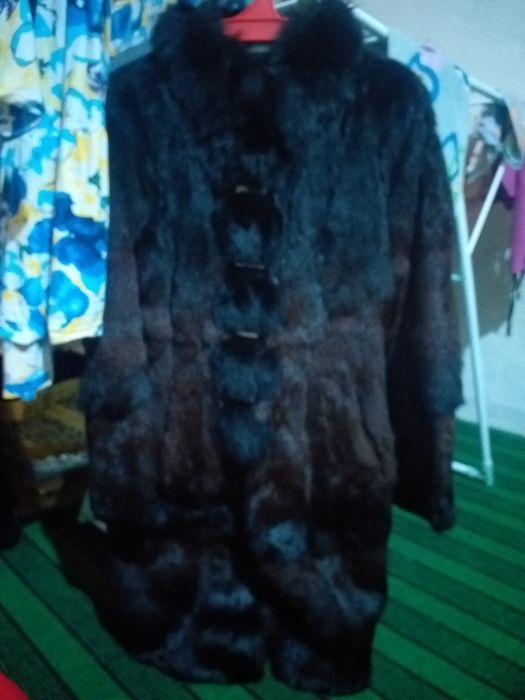 Шуба сотилади холати жуда яхши кам кийилган