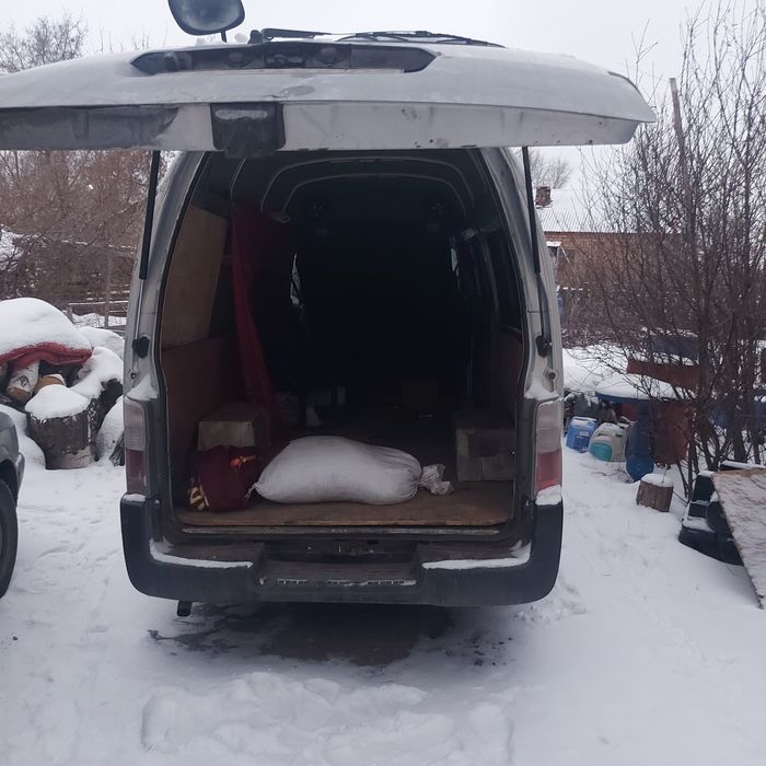 Ниссан Урван бус