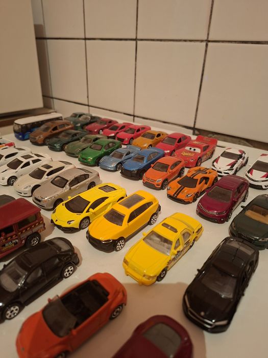 Lot de 37 masinute de dierite marimi.