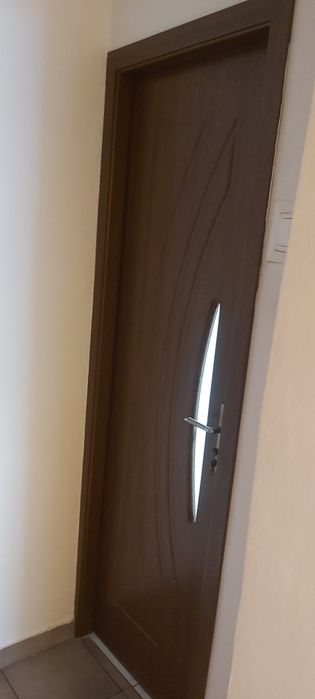 Usi de interior în stare perfecta