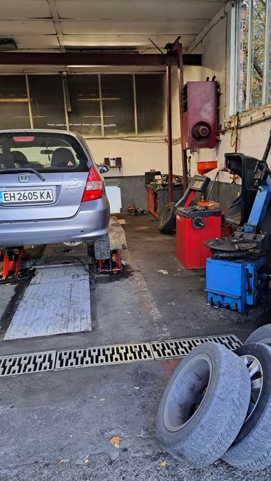 Машини за монтаж и баланс на гуми