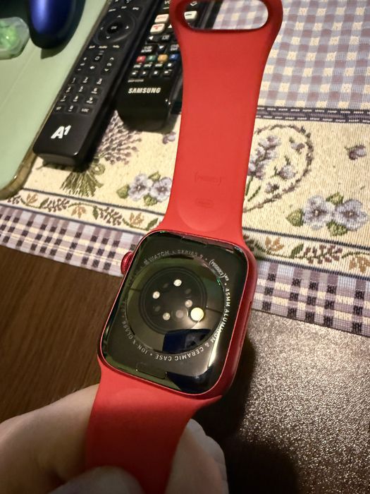 Продавам Apple watch s9 45mm product red