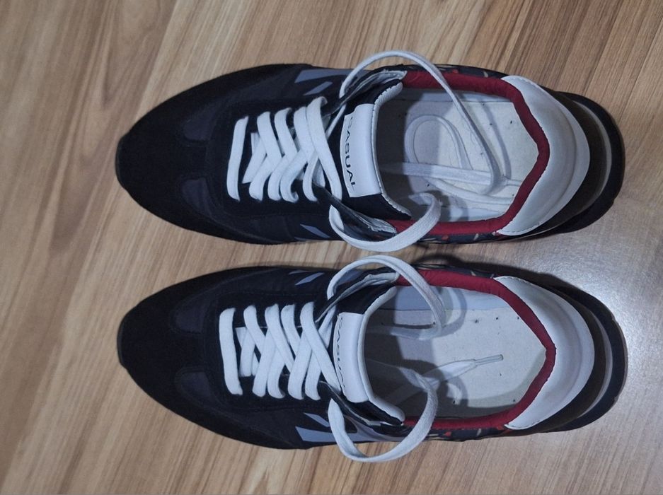 Стильные кроссовки DAGEM