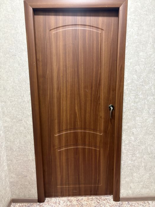 Двери межкомнатные б/у