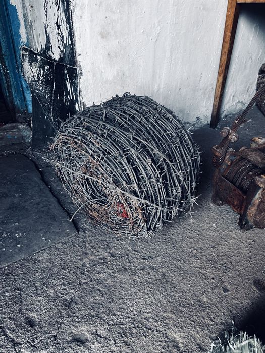 Продам моток колючей проволоки