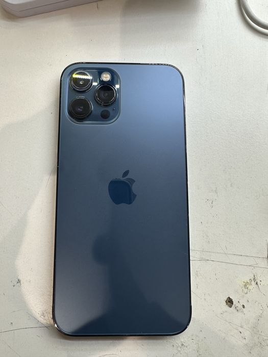 Продам iphone 12pro max в хорошем состоянии