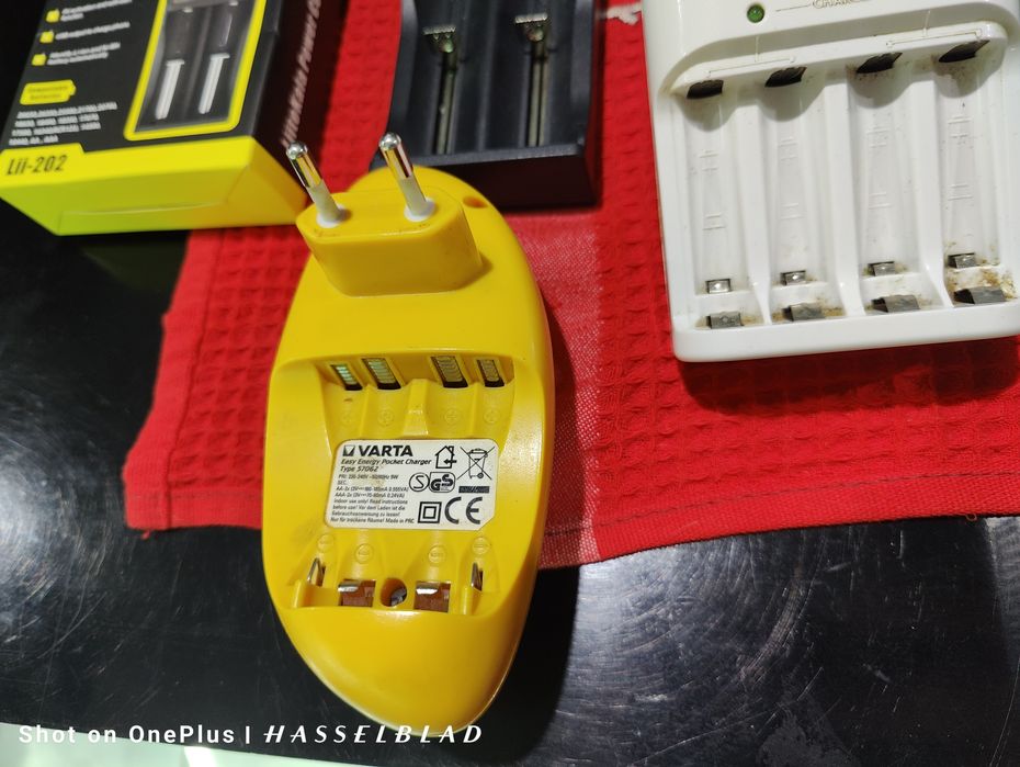 Зарядни устройства за всички типове и модели презареждащи батерии проф