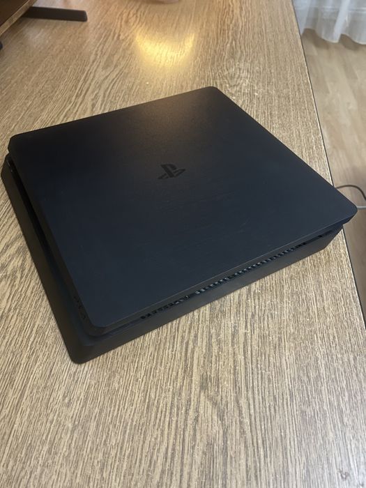 PS4 Slim + 2 manete + 9 jocuri