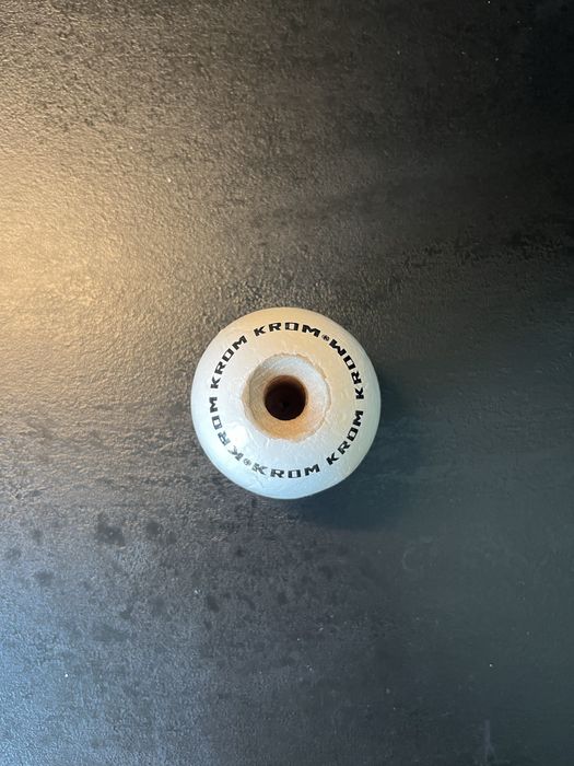 Bila Krom Pop penrtu Kendama nou inca are grip