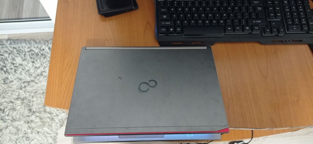 Vând Laptop i5 detalii poze