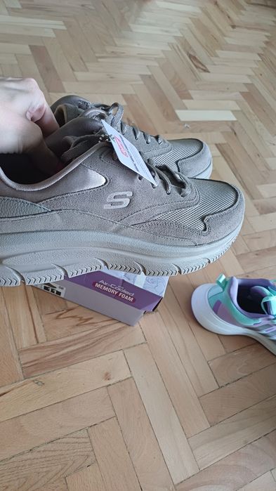 Scechers чисто нови