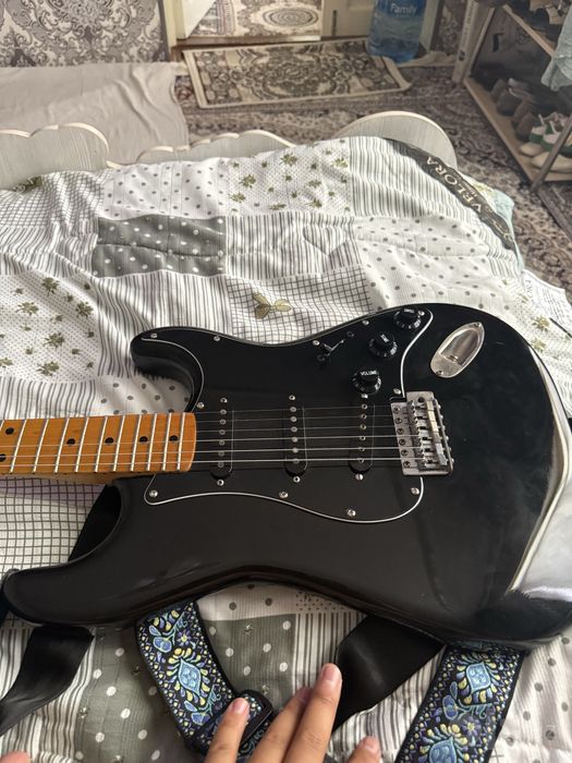 fender strotocaster (japon)