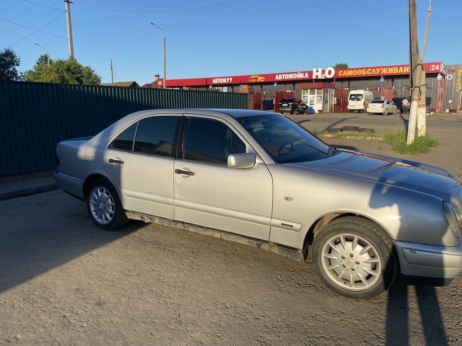 Продам мерседес 210