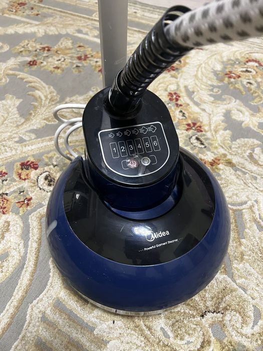 Паровый утюг Midea