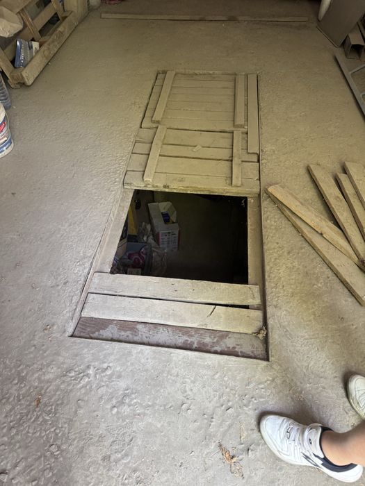 Продам  собственный гараж в центре