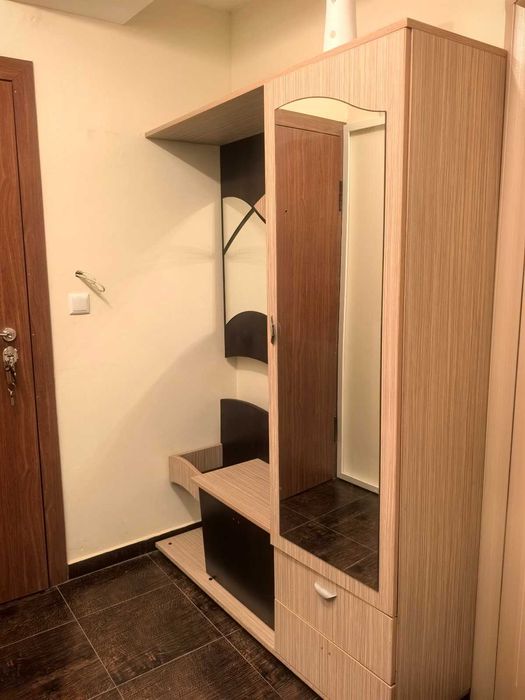 Разтегателен диван, холна маса, портманто