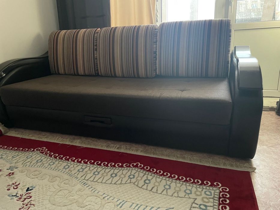 Продается диван в хорошем состоянии