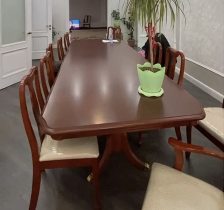 Продаю стол со стульями