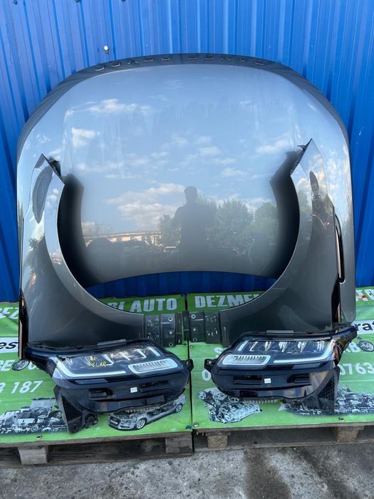 Far stânga Range Rover Velar