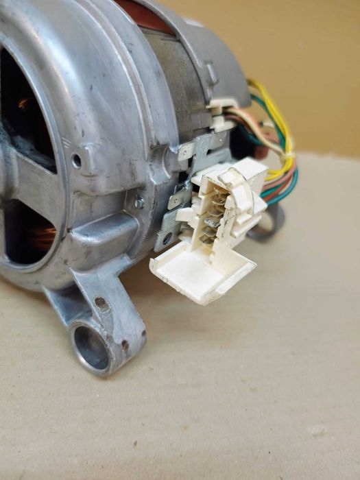 motor Nidec 6 pini masina de spalat Electrolux EWS 31074SA / R1