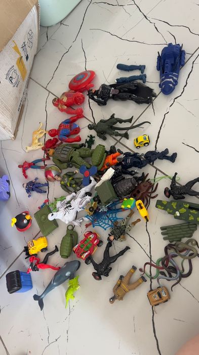 Продам ящик игрушек для мальчика 6500 тенге