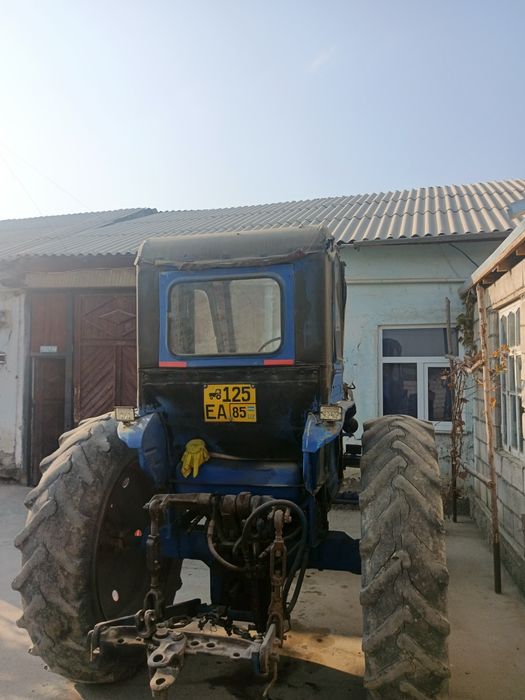 Traktor sotiladi