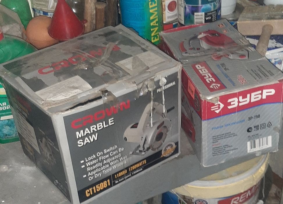 Продам электрорубанок "Зубр"