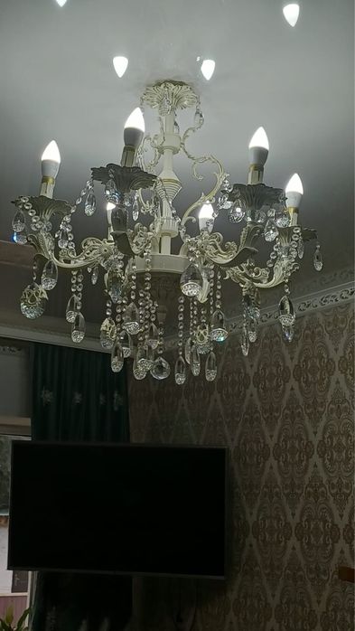 Продается люстра