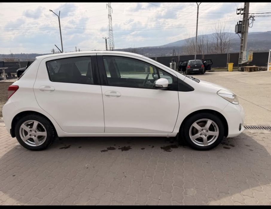 Toyota Yaris 2012 1.3 benzina